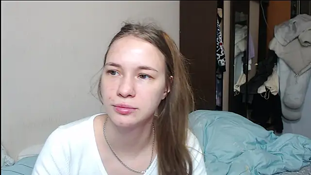 leila bambi  online show from 02.04.25