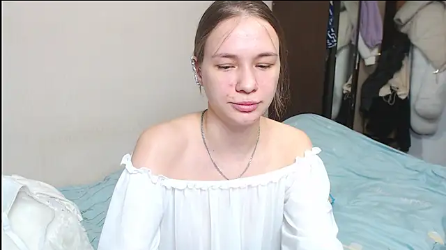 leila bambi  online show from 02.05.25