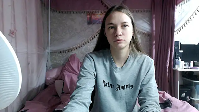 leila bambi  online show from 12.02.25