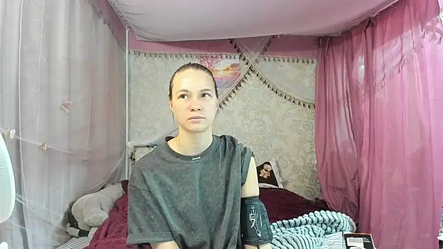 Snapshot of leila_bambi_ chatting on 04.22.26 leila bambi online show from 04.22.26