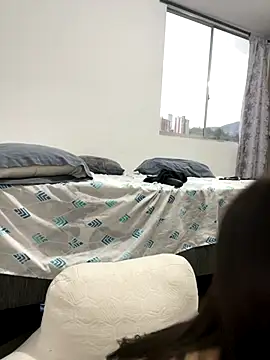 Latina vanessa online show from 10.21.25