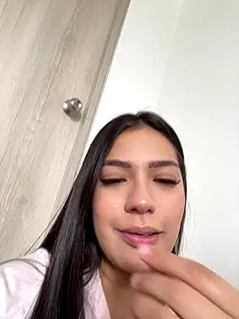 Latina vanessa online show from 11.16.25