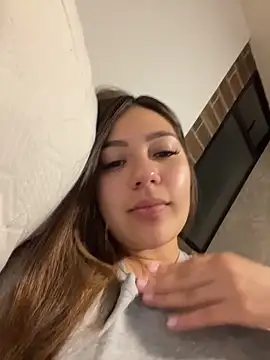 Latina vanessa online show from 06.10.26