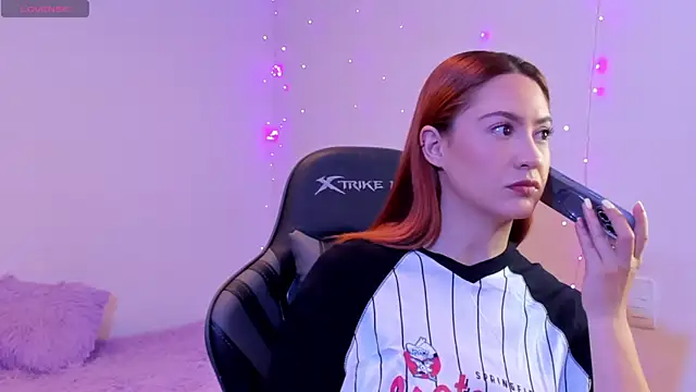 Snapshot of Amypond__ chatting on 11.07.25 Amypond online show from 11.07.25