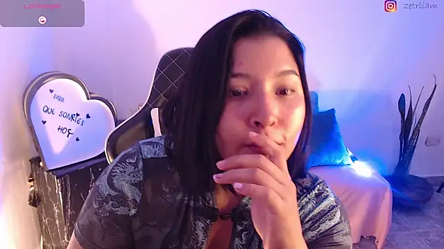 Snapshot of Zetrionn chatting on 02.13.25 Zetrionn online show from 02.13.25