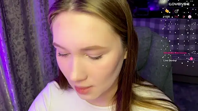 ChloeMillerMeow online show from 12.04.25