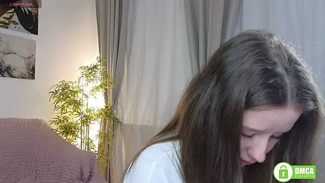 Snapshot of SquirtBabee chatting on 09.28.25 SquirtBabee online show from 09.28.25