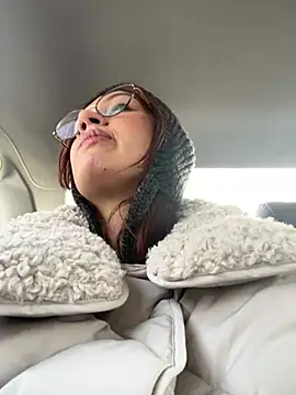 Snapshot of RinaCat chatting on 01.13.25 RinaCat online show from 01.13.25