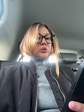 Snapshot of RinaCat chatting on 10.13.25 RinaCat online show from 10.13.25