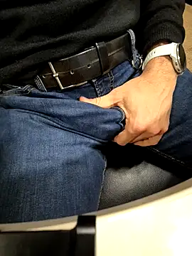 alessandroman2114 online show from 12.17.25