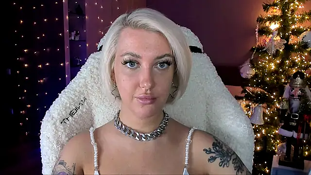 Snapshot of tykioty_Miley chatting on 12.21.24 tykioty Miley online show from 12.21.24