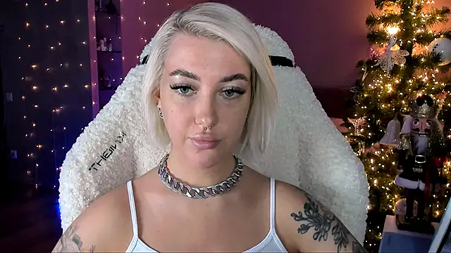 Snapshot of tykioty_Miley chatting on 12.29.24 tykioty Miley online show from 12.29.24