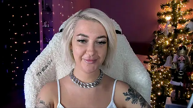 Snapshot of tykioty_Miley chatting on 12.29.24 tykioty Miley online show from 12.29.24