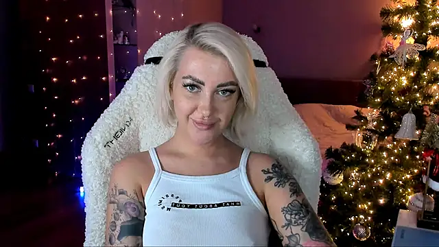 Snapshot of tykioty_Miley chatting on 01.10.25 tykioty Miley online show from 01.10.25