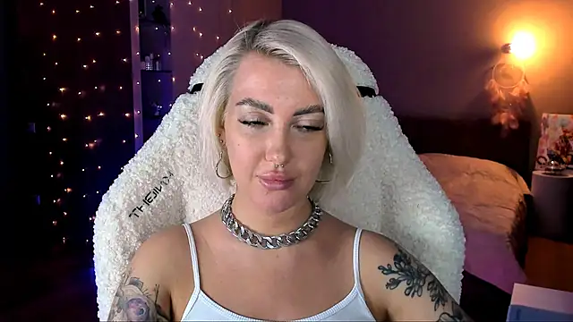 Snapshot of tykioty_Miley chatting on 01.18.25 tykioty Miley online show from 01.18.25