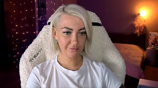 Snapshot of tykioty_Miley chatting on 02.06.25 tykioty Miley online show from 02.06.25