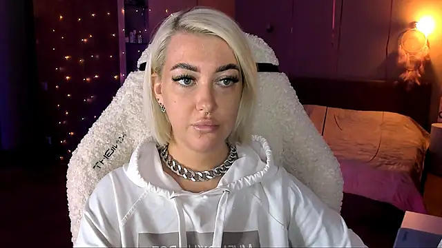 Snapshot of tykioty_Miley chatting on 02.23.25 tykioty Miley online show from 02.23.25