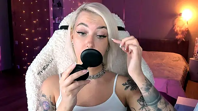 Snapshot of tykioty_Miley chatting on 02.26.25 tykioty Miley online show from 02.26.25