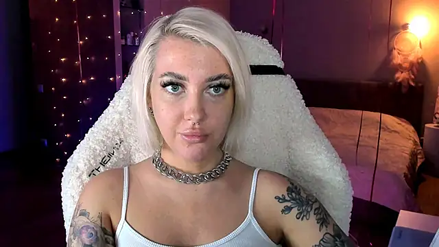 Snapshot of tykioty_Miley chatting on 02.28.25 tykioty Miley online show from 02.28.25