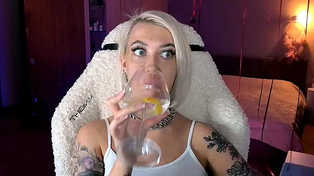 Snapshot of tykioty_Miley chatting on 03.01.25 tykioty Miley online show from 03.01.25