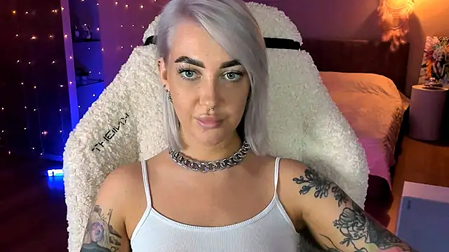 Snapshot of tykioty_Miley chatting on 10.23.25 tykioty Miley online show from 10.23.25