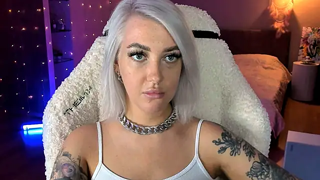 Snapshot of tykioty_Miley chatting on 10.26.25 tykioty Miley online show from 10.26.25