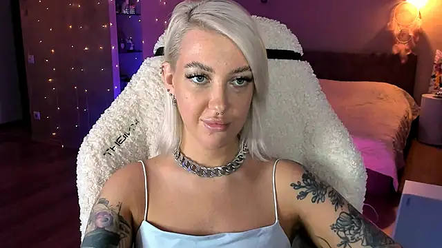 Snapshot of tykioty_Miley chatting on 11.14.25 tykioty Miley online show from 11.14.25