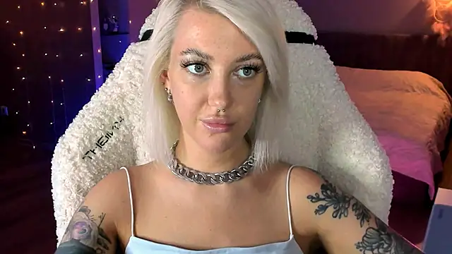 Snapshot of tykioty_Miley chatting on 11.27.25 tykioty Miley online show from 11.27.25