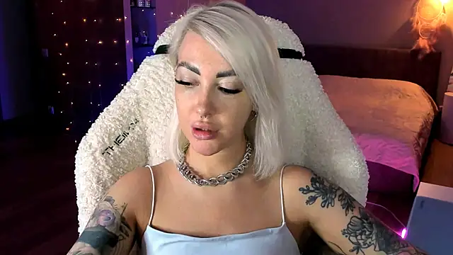 Snapshot of tykioty_Miley chatting on 12.03.25 tykioty Miley online show from 12.03.25