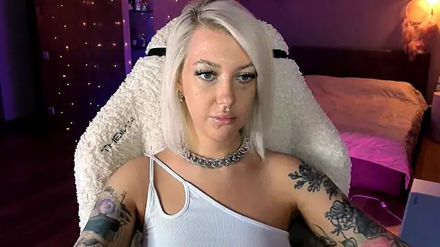 Snapshot of tykioty_Miley chatting on 12.05.25 tykioty Miley online show from 12.05.25