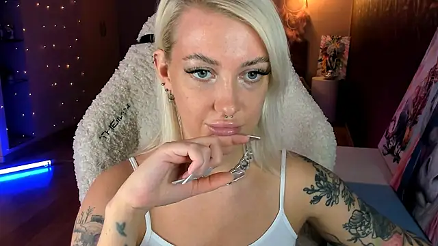 Snapshot of tykioty_Miley chatting on 02.21.26 tykioty Miley online show from 02.21.26