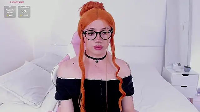 Snapshot of KloeKing__ chatting on 01.27.25 KloeKing online show from 01.27.25