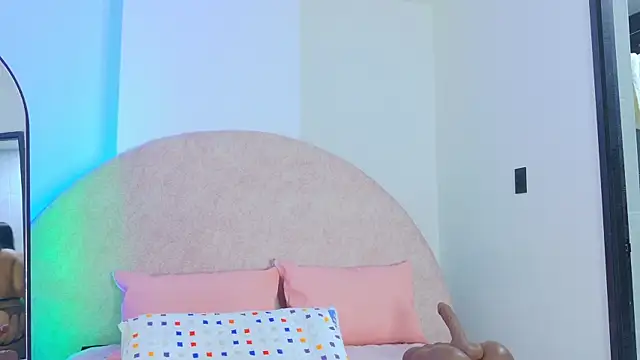 Snapshot of sh_malala chatting on 11.22.25 sh malala online show from 11.22.25