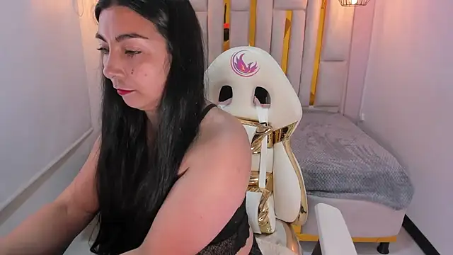 Karla hernandez  online show from 02.06.25