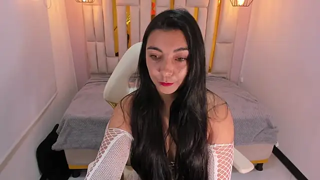 Karla hernandez  online show from 02.15.25