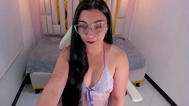 Karla hernandez  online show from 02.28.25