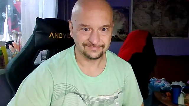 Snapshot of Sports-beast chatting on 10.15.25 Sports-beast online show from 10.15.25