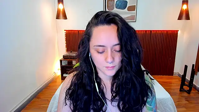 Snapshot of KatherineBond chatting on 02.02.26 KatherineBond online show from 02.02.26