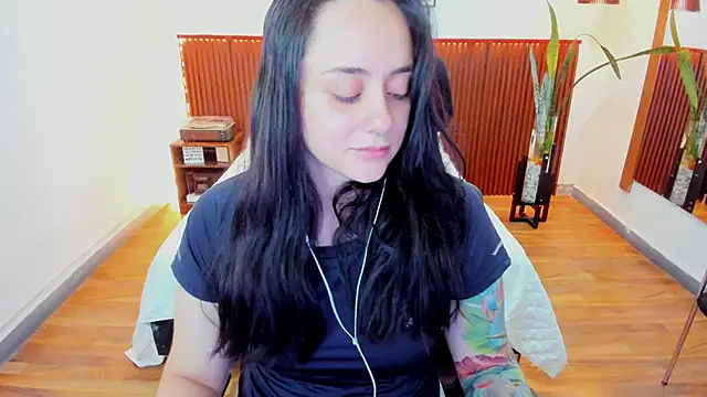 Snapshot of KatherineBond chatting on 02.14.26 KatherineBond online show from 02.14.26