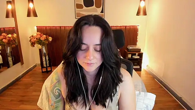 Snapshot of KatherineBond chatting on 06.24.26 KatherineBond online show from 06.24.26