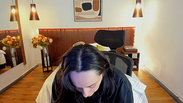 Snapshot of KatherineBond chatting on 06.26.26 KatherineBond online show from 06.26.26