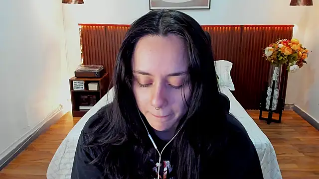 Snapshot of KatherineBond chatting on 07.15.26 KatherineBond online show from 07.15.26
