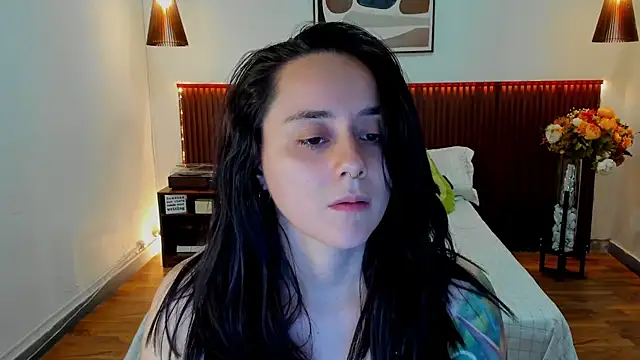 Snapshot of KatherineBond chatting on 07.16.26 KatherineBond online show from 07.16.26