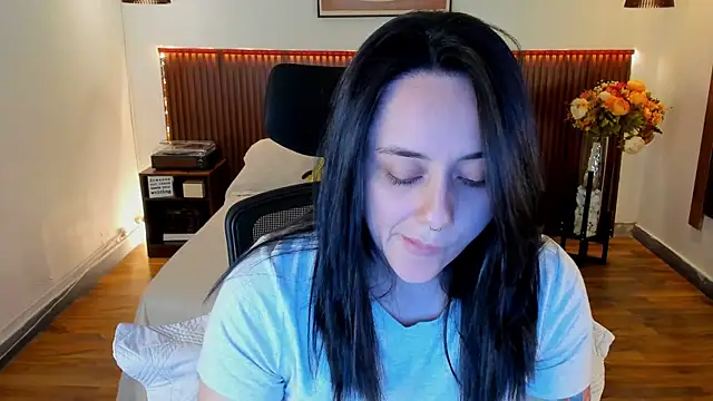 Snapshot of KatherineBond chatting on 07.17.26 KatherineBond online show from 07.17.26