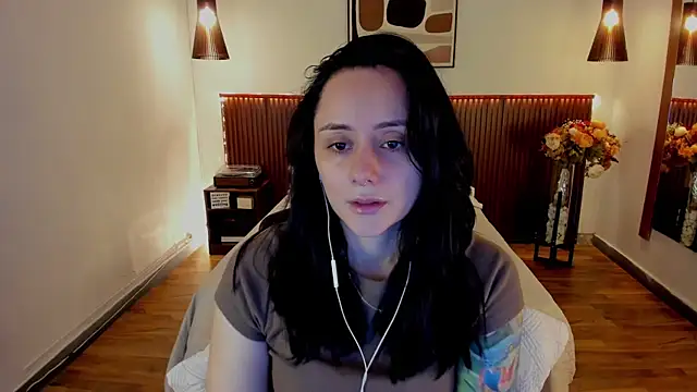 Snapshot of KatherineBond chatting on 07.27.26 KatherineBond online show from 07.27.26