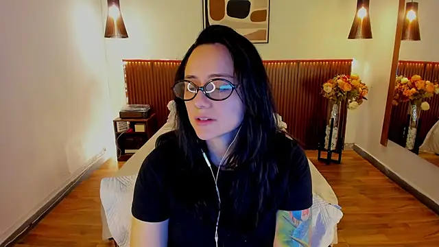 Snapshot of KatherineBond chatting on 07.29.26 KatherineBond online show from 07.29.26