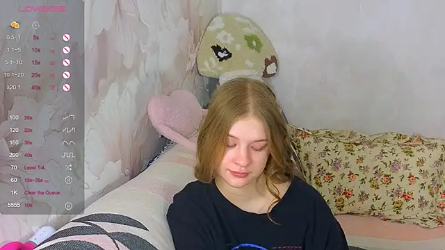 TrissMerigold9 online show from 12.20.25