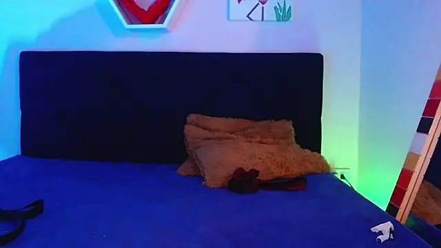 Snapshot of AnnaliOlsenX chatting on 12.19.24 AnnaliOlsenX online show from 12.19.24