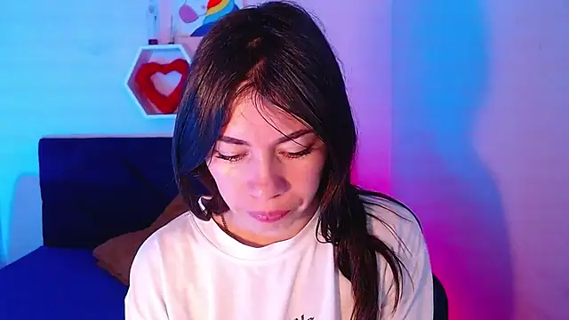 Snapshot of AnnaliOlsenX chatting on 12.22.24 AnnaliOlsenX online show from 12.22.24