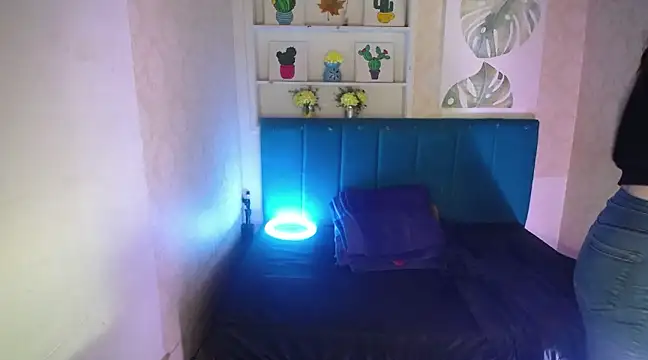 Snapshot of AnnaliOlsenX chatting on 02.12.25 AnnaliOlsenX online show from 02.12.25